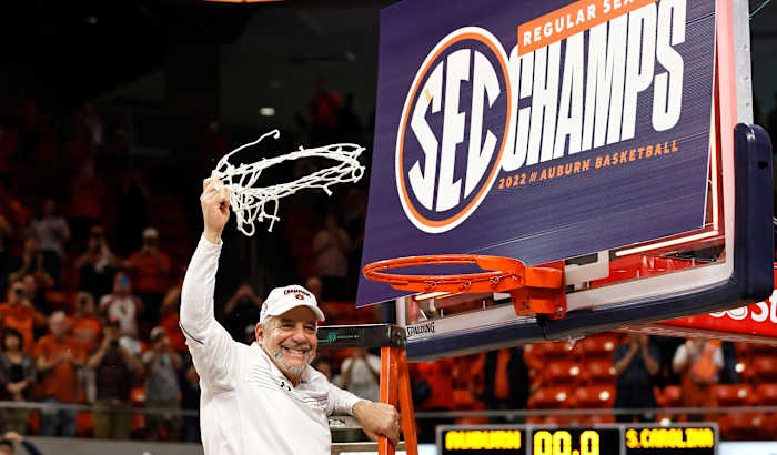 Bruce Pearl waves a net over his head